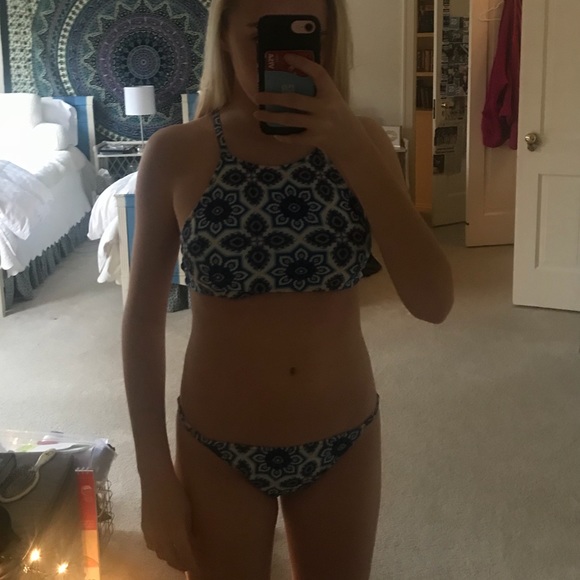 Halter neck bikini - Picture 5 of 6